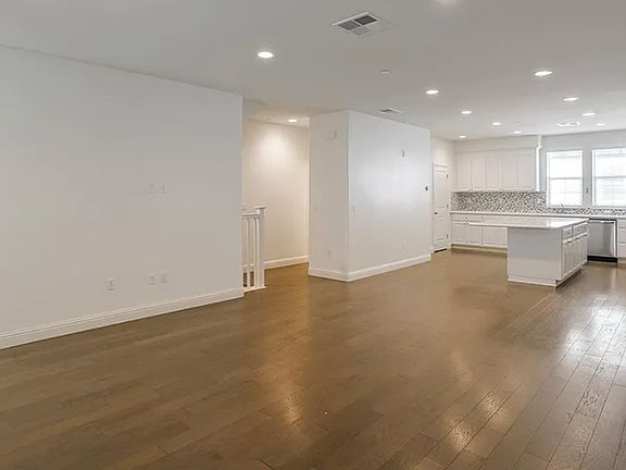 5th image of 341 Wild Rose Way