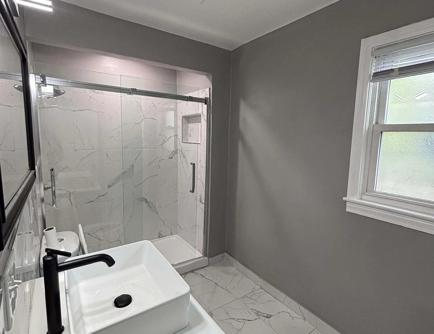 3 bed, 1.0 bath, 850 sqft, $1,600 — Photo 3