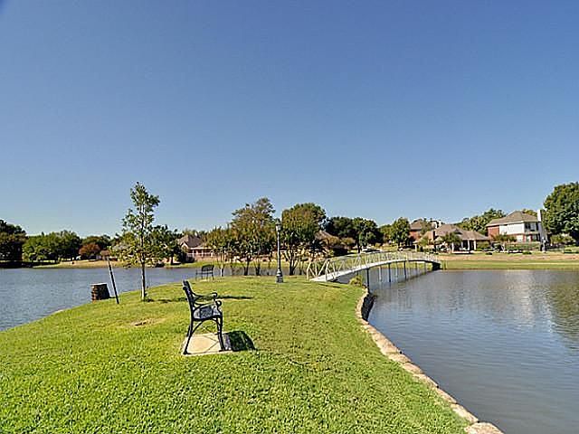 2nd image of 3001 Lake Oak Dr