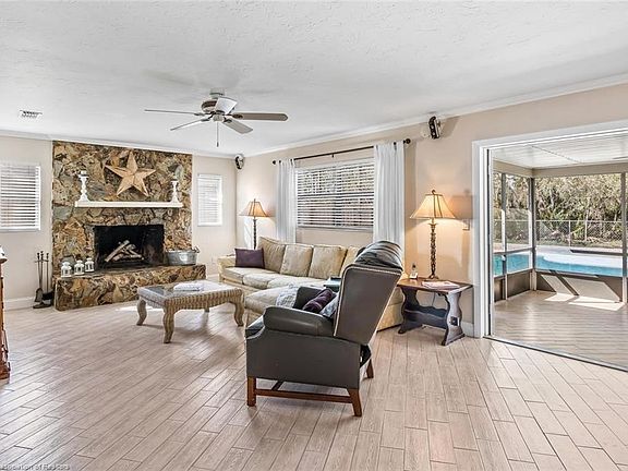 3rd image of 4815 Lake Haven Blvd