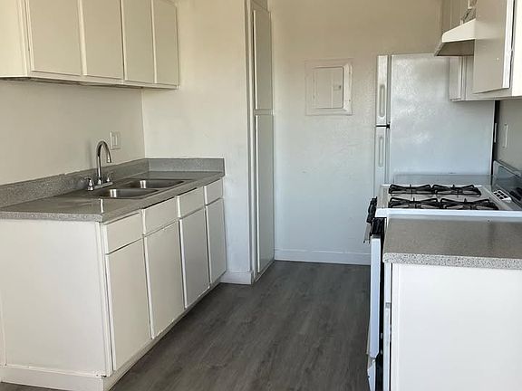 4th image of 624 N 13th St #13D