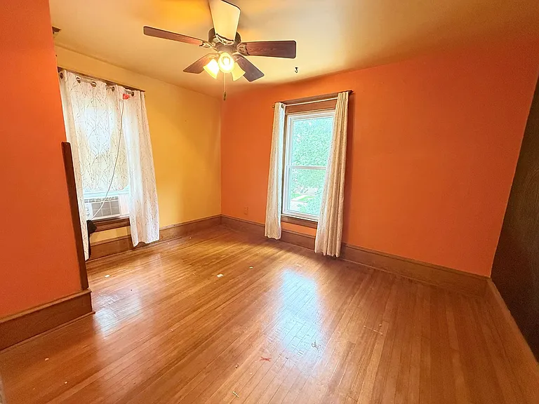 906 N Evans St — Photo 13