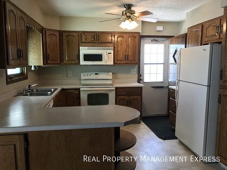 233 E Pam Rd — Photo 3