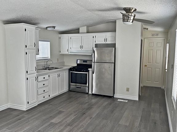 4th image of 133 E 16th St Space 46