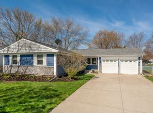 24 Bardsey Dr, Schaumburg, IL 60194