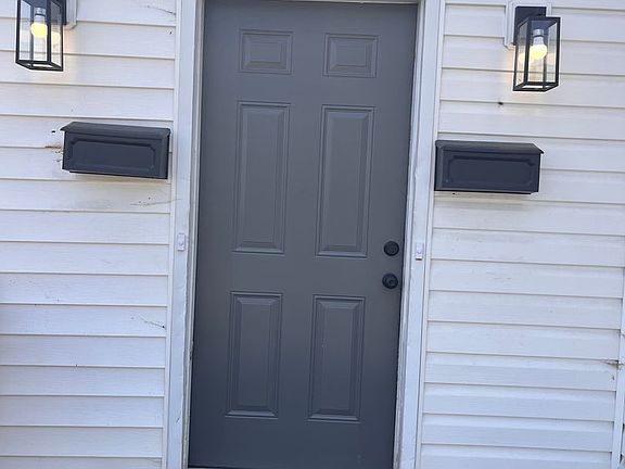 3rd image of 818 8th St Unit B