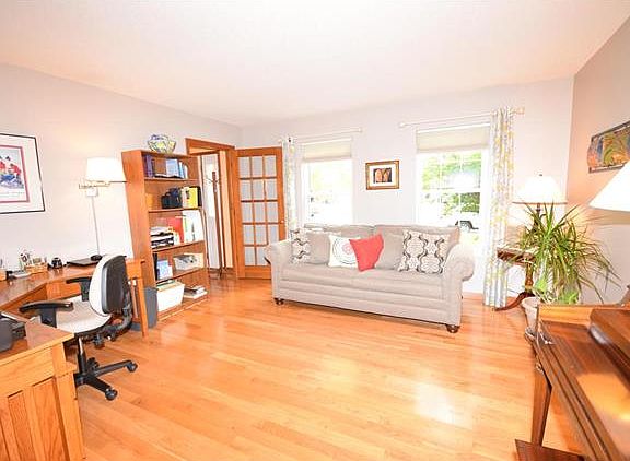 5th image of 1025 Robert Dr