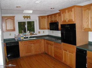 212 Chinook Cir, Pocono Lake, PA 18347