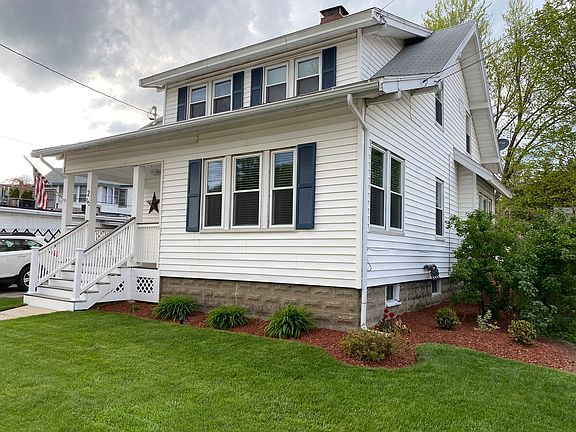 3rd image of 2 1/2 Courtland St #1