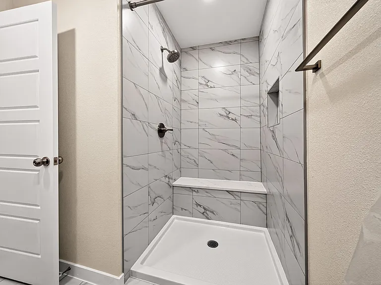 631 E Mistletoe Ave — Photo 34
