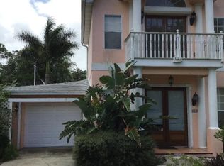 420 Sapphire Dr, Sarasota, FL 34234
