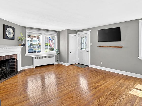 5th image of 712 Clarendon Rd