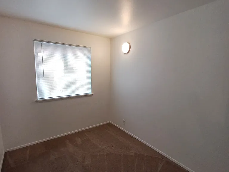 University View Apartments — Photo 32