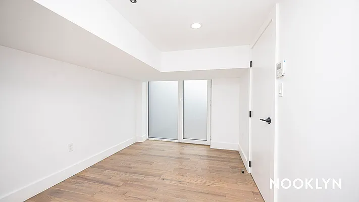 Rented by Nooklyn NYC LLC | media 44