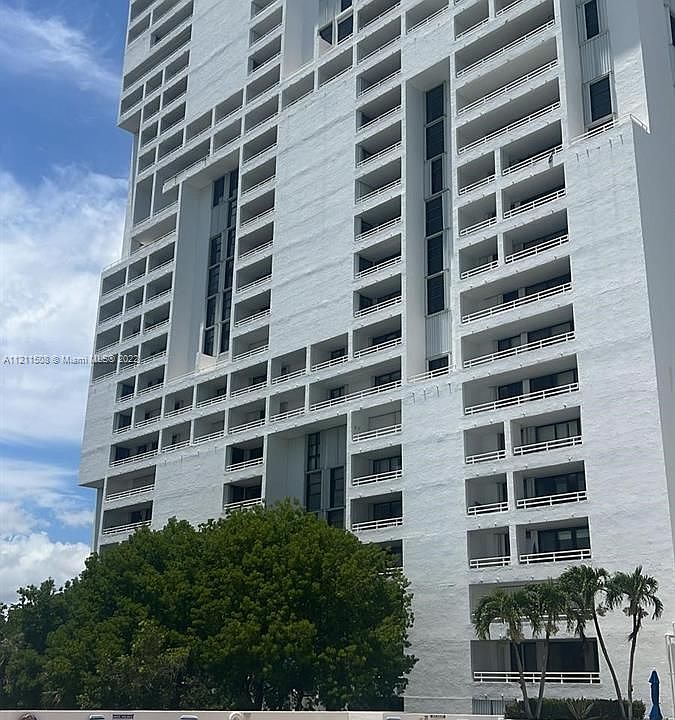 1st image of 20355 NE 34th Ct APT 824