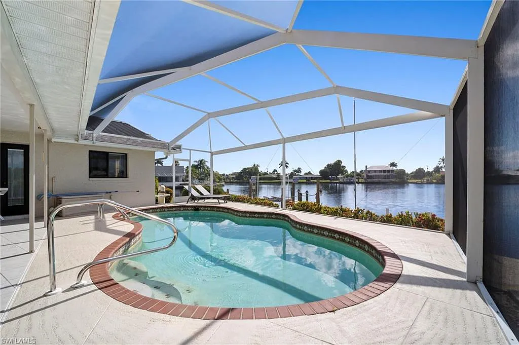 3 bed, 2.0 bath, 1579 sqft, $5,400 — Photo 4