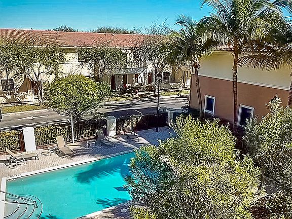 3rd image of 2514 Venetian Ct