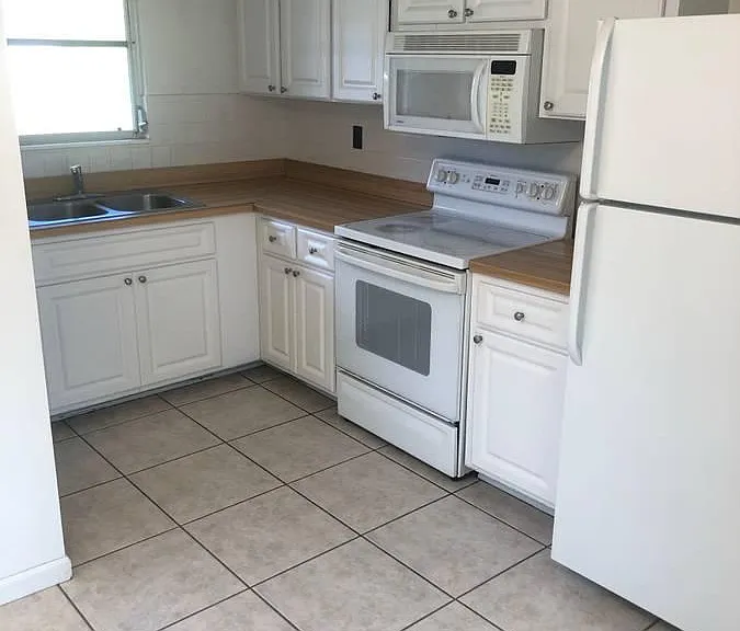 1057 Congress St — Photo 5