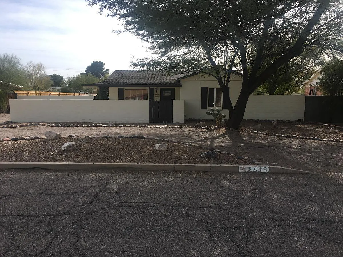 2518 E Hedrick Drive — Photo 1