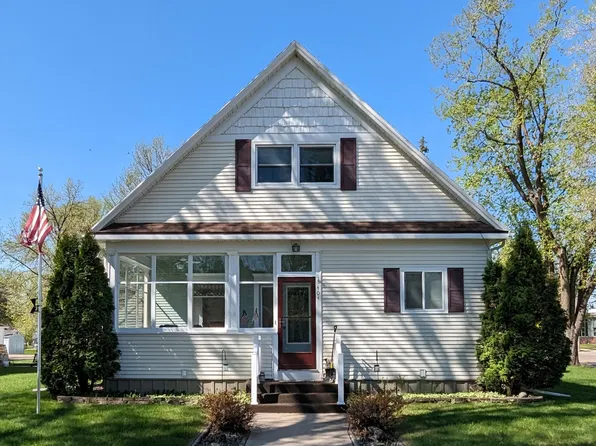 404 Jersey Ave, Hatton, ND 58240