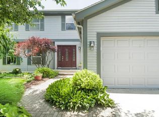 8833 Crampton Dr, Powell, OH 43065