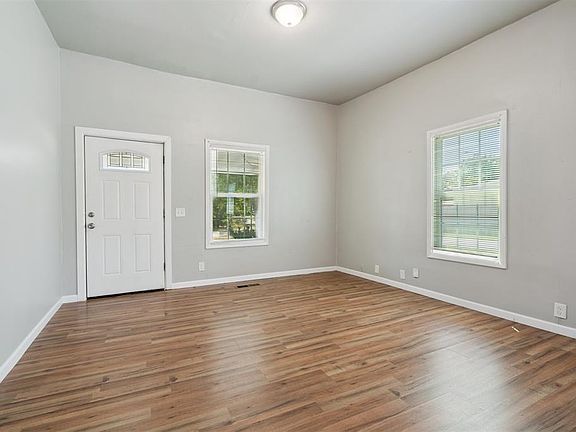 4th image of 516 W Martin St