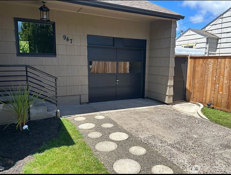 2nd image of 947 20th Avenue
