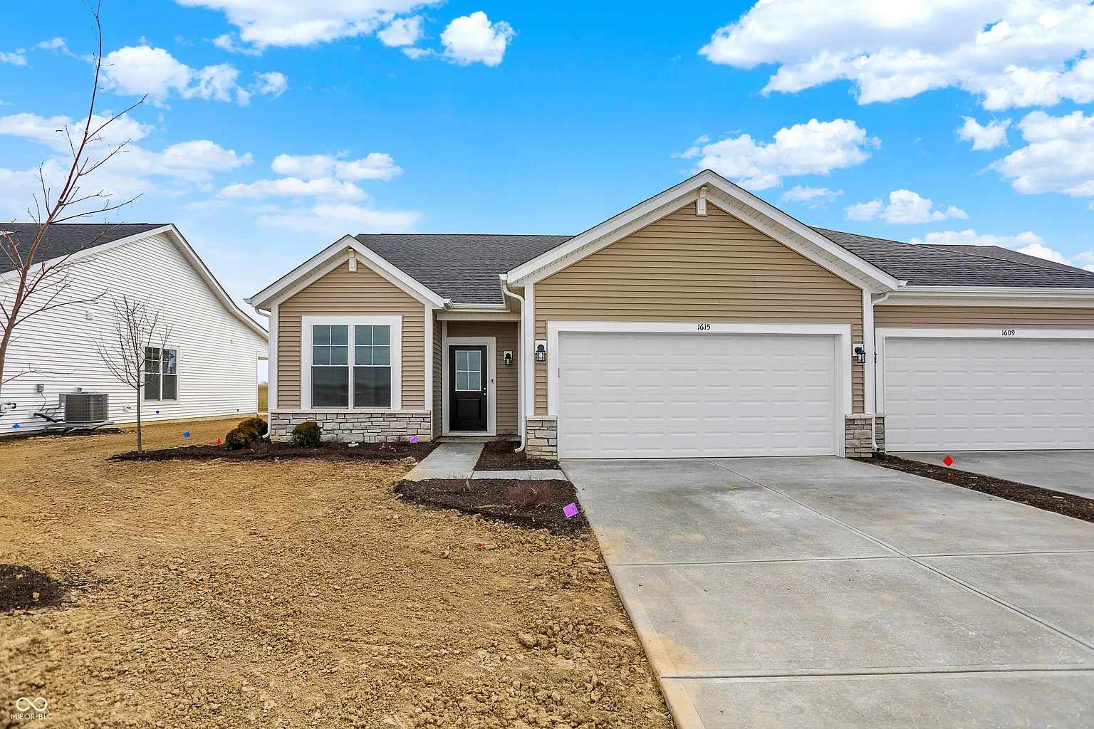1615 Clover Crossing Dr photo 1