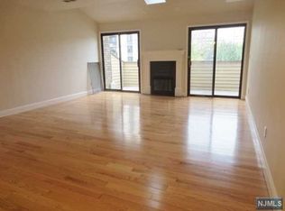 1284 15th St, Fort Lee, NJ 07024