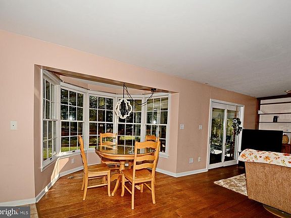 5th image of 4011 Smoketown Rd