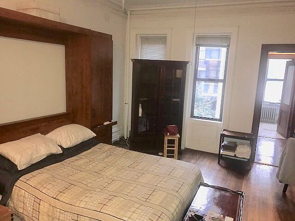 2nd image of 261 W 70th St APT 3R