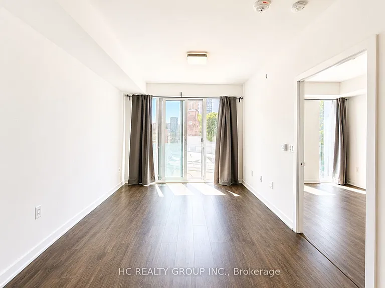 50 McCaul St #315 — Photo 8