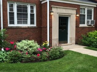 506 Bonnie Brae Pl #1G, River Forest, IL 60305