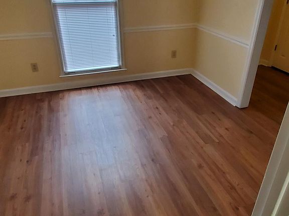 5th image of 915 Ashwood Dr #1