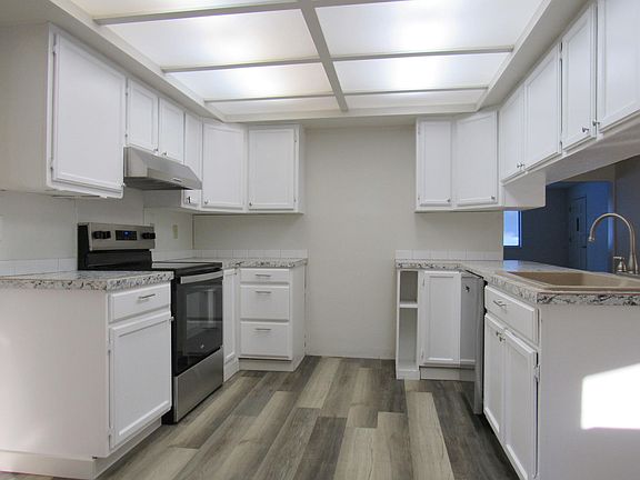 3rd image of 15815 Timberline Ln