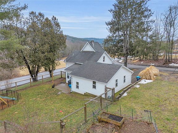 4th image of 102 Lougheed Rd