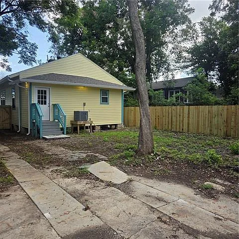 2644 Acacia St — Photo 16