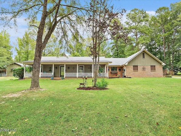 276 Springwood Dr, Terry, MS 39170