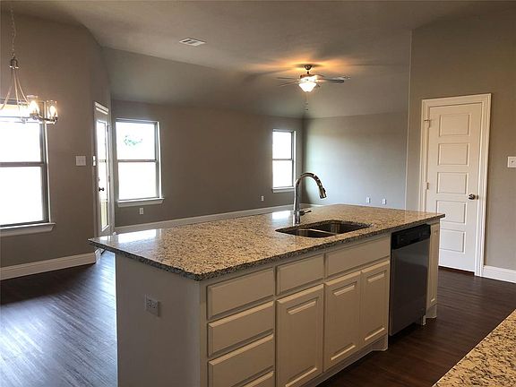 4th image of 725 Edgewood Ave