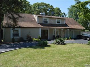 18 Arden Ln, Farmingville, NY 11738