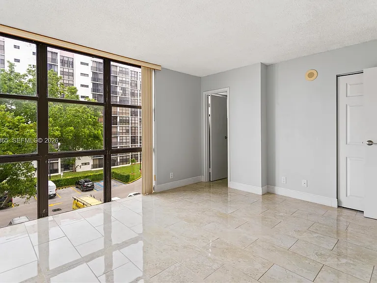 17021 N Bay Rd #429 — Photo 33