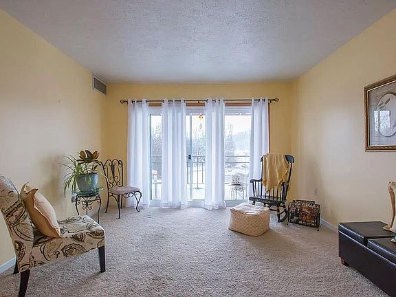 2nd image of 1055 Carriage Cir APT 301