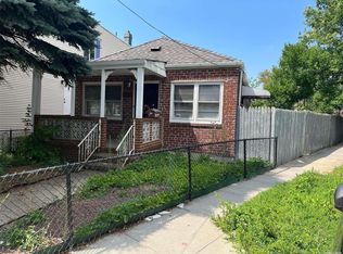 6902 68th St, Ridgewood, NY 11385