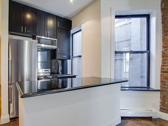 3rd image of 15 W 103rd St #Penthouse C5