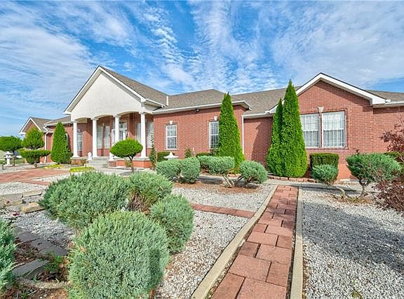 3rd image of 9723 Windsor Dr