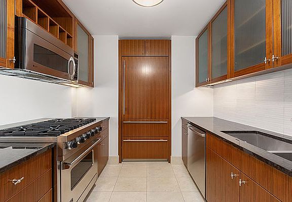 5th image of 250 E 53rd St APT 805