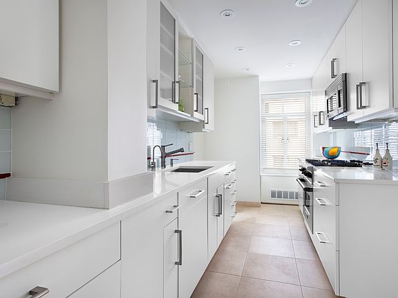 2nd image of 799 Park Ave APT 3D