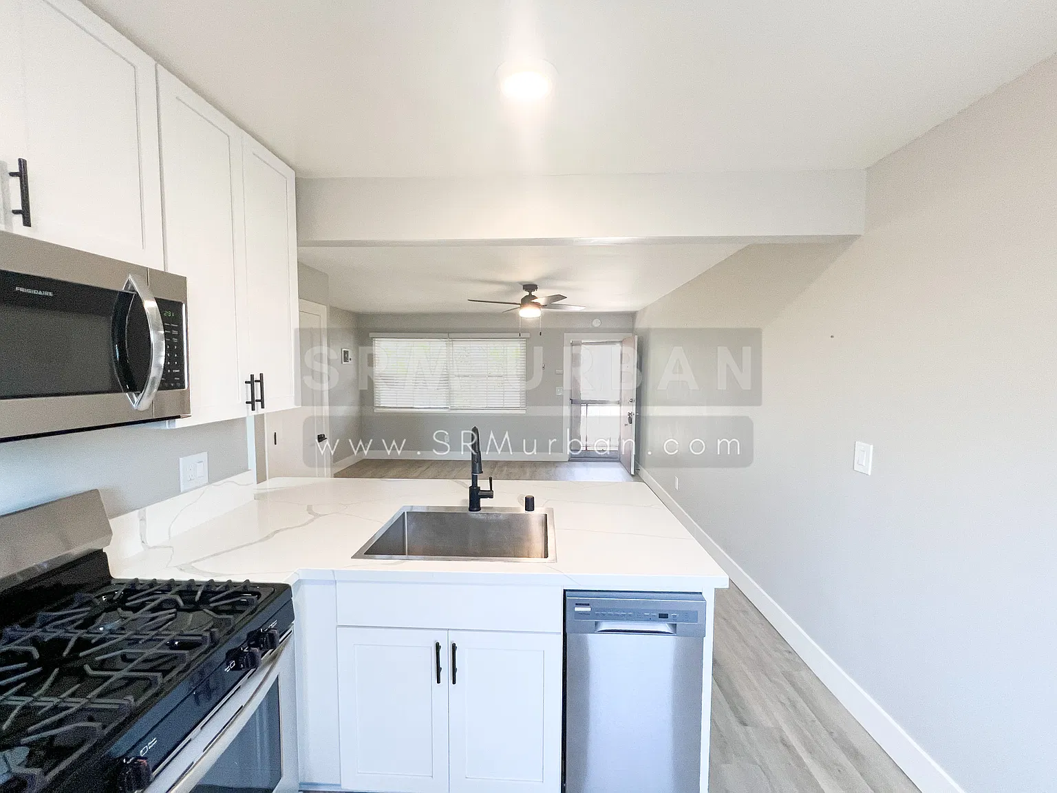 Studio, 400 sqft, $1,895 — Photo 1