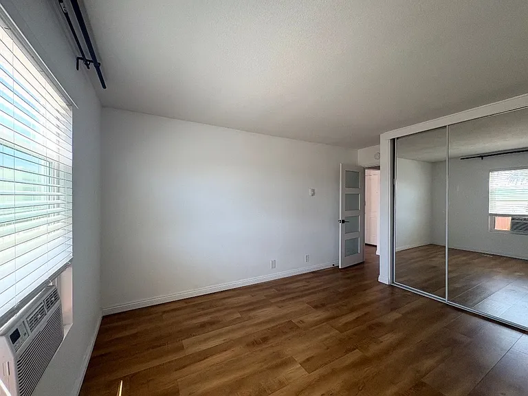 1518 E 3rd St — Photo 5