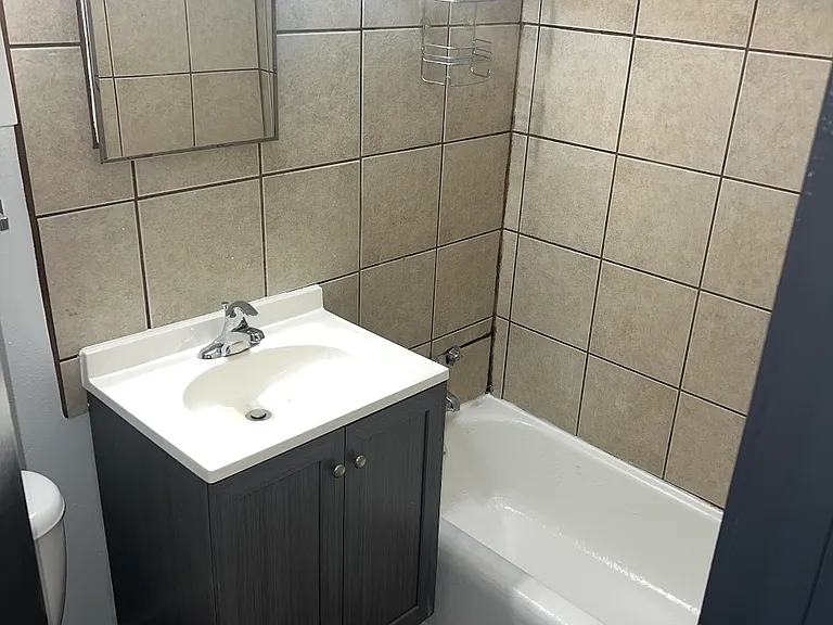1733 N Cambridge Ave — Photo 9